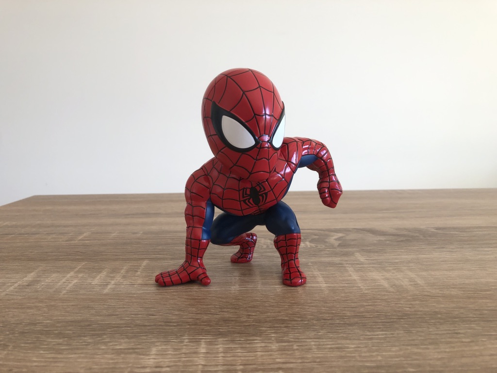 Universo Friki · Figura Ultimate Spider-man