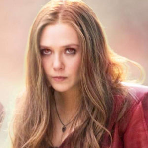 Elizabeth Olsen como Bruja Escarlata en Avengers